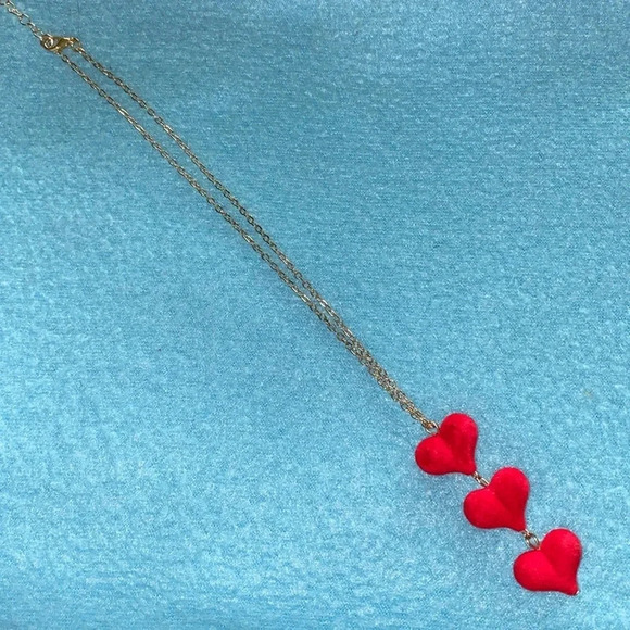Velvety red puffy hearts necklace golden chain adjustable closure NEW - Picture 3 of 7